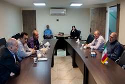 دیدار دلجویانه مدیر امور ایثارگران دانشگاه علوم پزشکی تهران با جانباز سرافراز بهرام قصبه در هفته دفاع مقدس