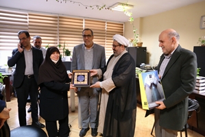 دیدار مشاور رئیس دانشگاه علوم پزشکی تهران در امور ایثارگران با دو خانواده معزز شهید دانشگاه