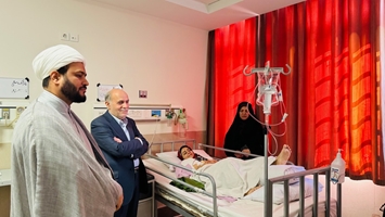 دیدار و عیادت از دکتر خدیجه شیرازکی‌تبار در بیمارستان شریعتی