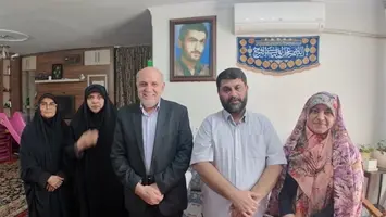 دکتر مقیمی از زهرا مداح، فرزند شهید و ایثارگر دانشگاه عیادت کرد