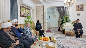 دیدار مسئول دفتر نهاد نمایندگی مقام معظم رهبری در دانشگاه علوم پزشکی تهران و مشاور ایثارگران رئیس دانشگاه با خانواده شهید رامین جعفری