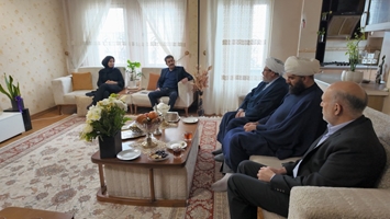 خانواده شهیده دکتر دهاقین در فضایی آکنده از اشک و لبخند، از تعهد و مسئولیت‌پذیری، صداقت، راستی و ایثار شهید پرستش دهاقین گفتند 